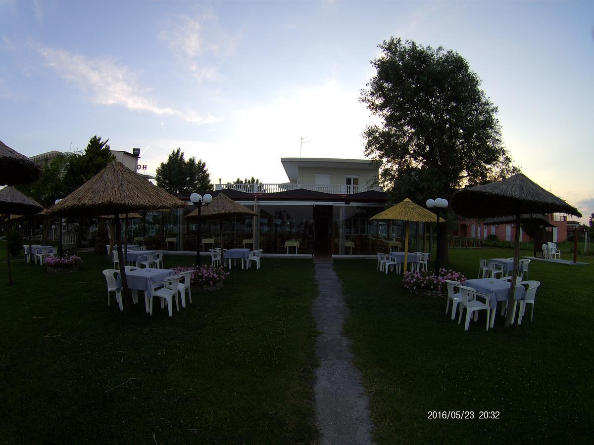 Hotel Akrogiali Korinós Zewnętrze zdjęcie